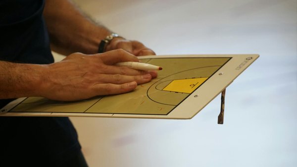 Come può un calciatore affrontare la transizione da dilettante a professionista?